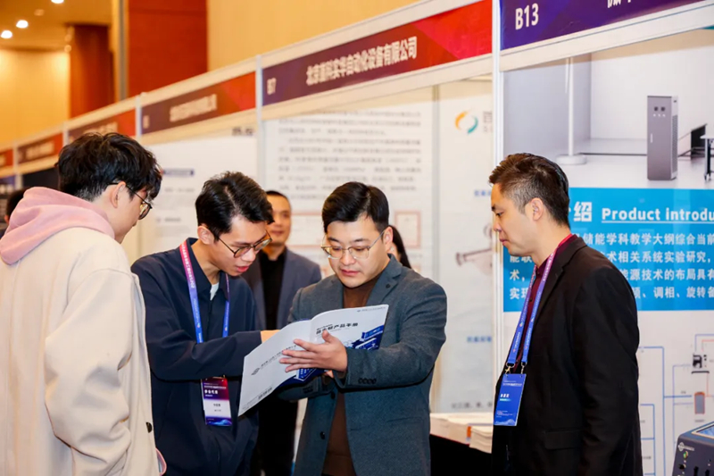 Focando nas fronteiras do termofluido, capacitando um futuro verde — MicroNewton brilha na Conferência Anual de 2025 da Sociedade Chinesa de Engenharia Termofísica