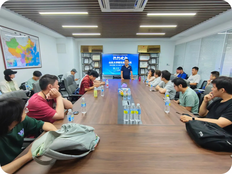 Inovando o armazenamento de energia juntos: professores e estudantes da Universidade de Shandong visitam para intercâmbio