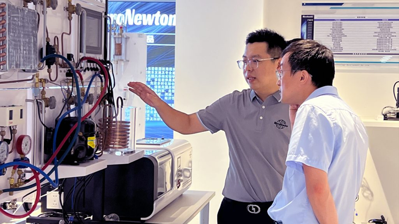 [Cooperação Universidade-Empresa] MicroNewton e Universidade de Xangai para Ciência e Tecnologia lançam com sucesso base conjunta de estágio e treinamento