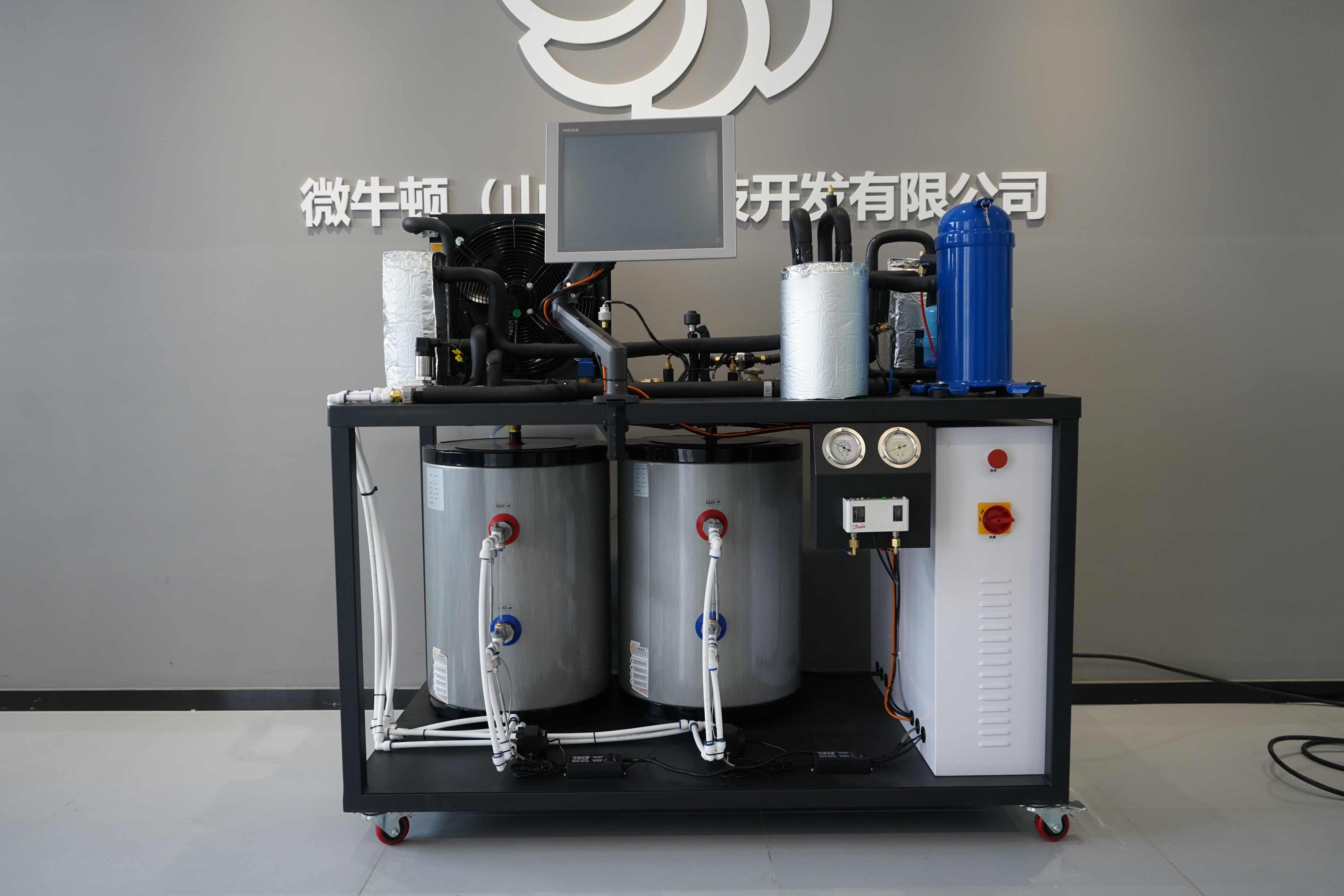 Sistema experimental multifuncional de bomba de calor de alta temperatura para educação em engenharia de energia