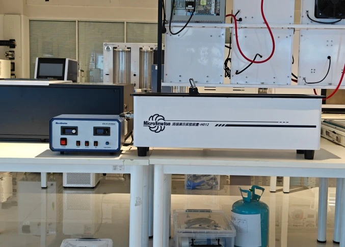 Dispositivo experimental de visualiza&ccedil;&atilde;o de campo de fluxo d&aacute; vida ao movimento invis&iacute;vel de fluidos na Faculdade de Engenharia da Universidade de Pequim