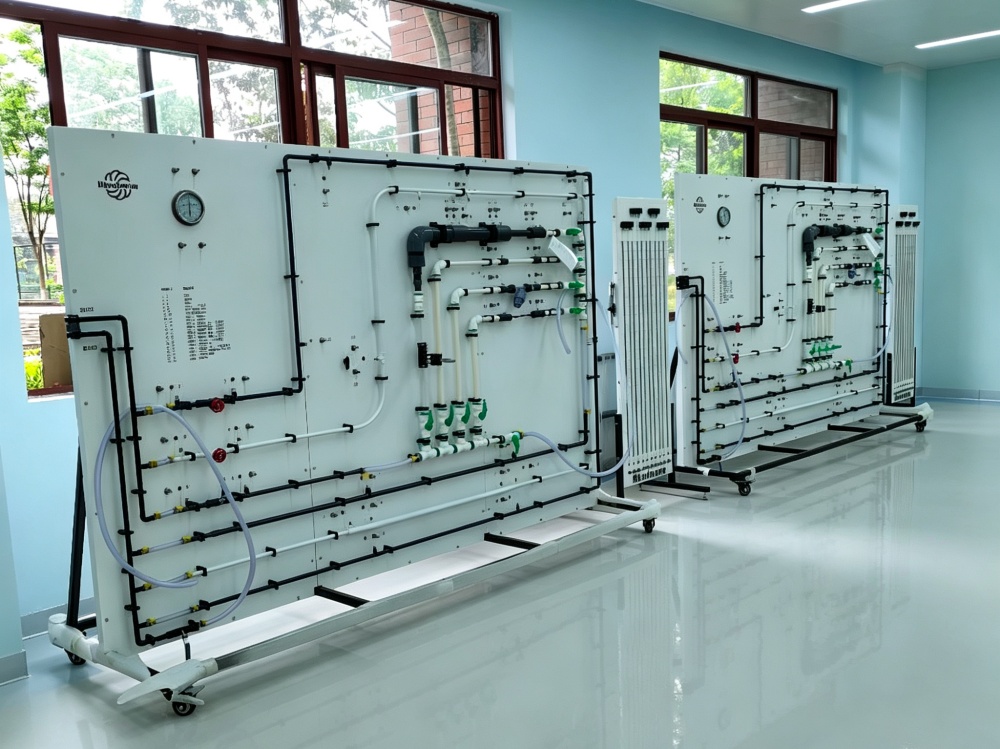 Construindo Educação Prática em Mecânica dos Fluidos na Universidade Moutai 